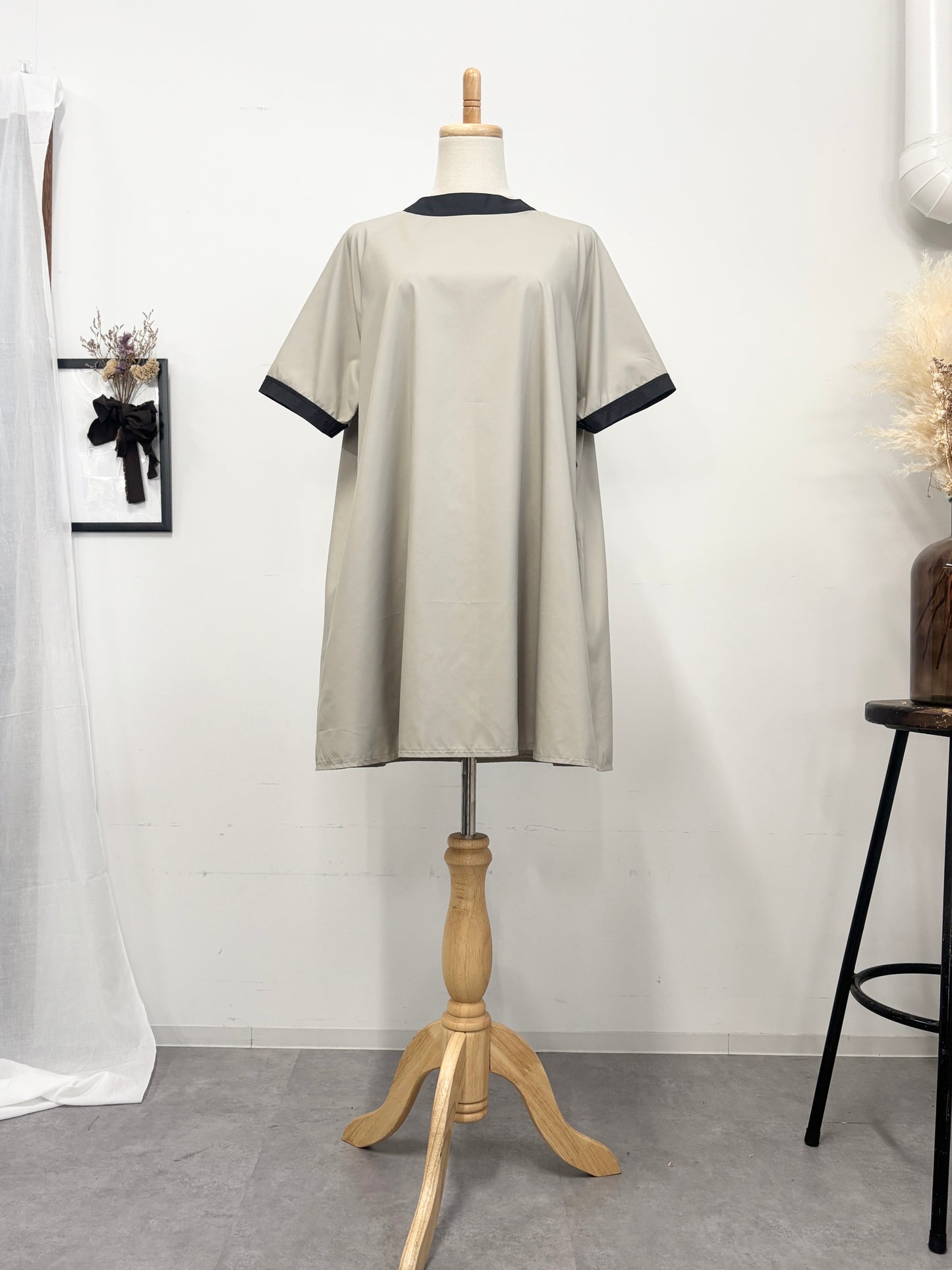 チュニックエプロンドレス greige