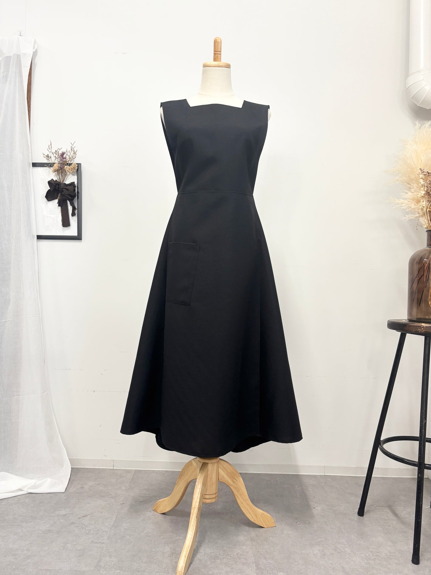 オーラエプロンドレス black