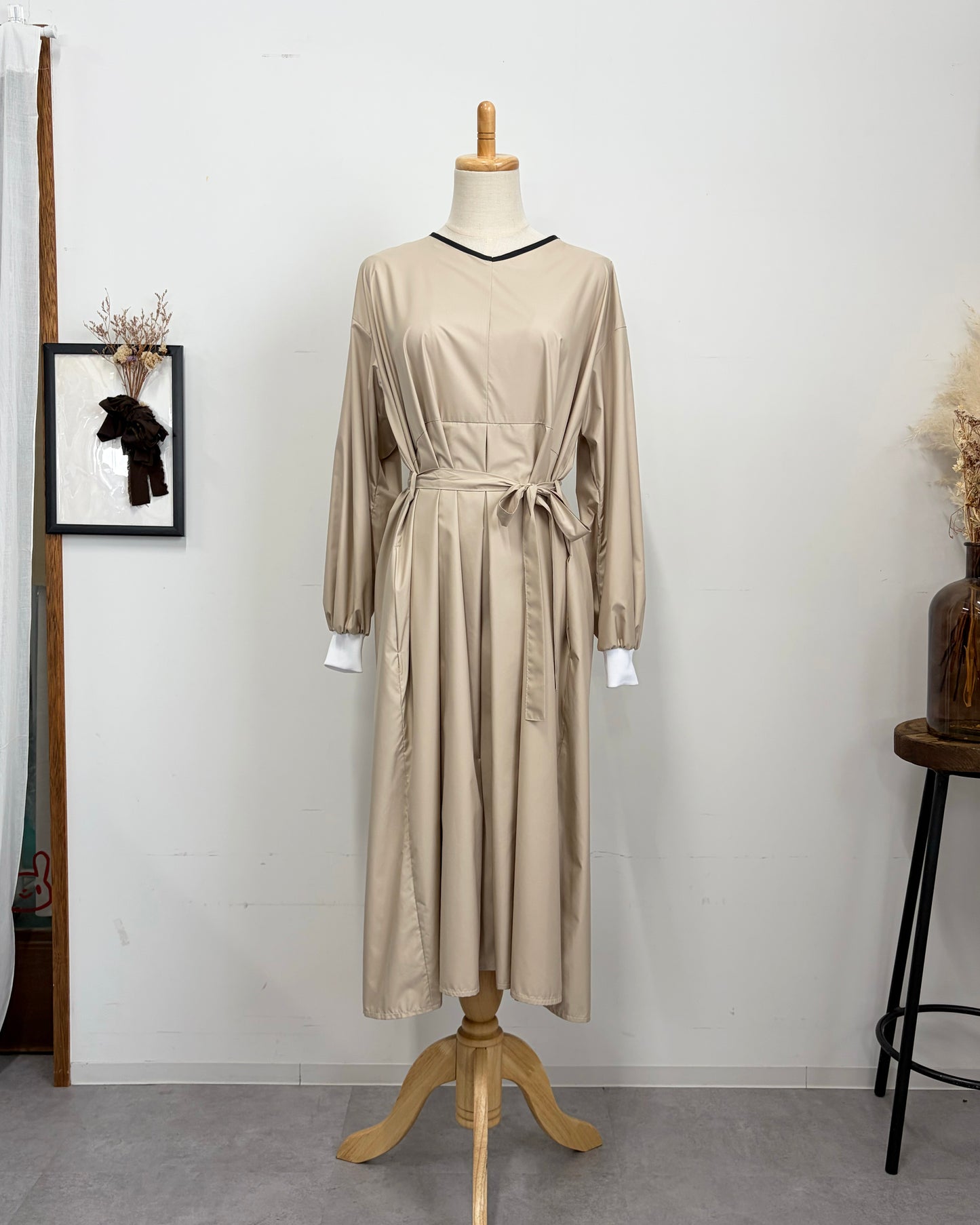 ロングスリーブエプロンドレス beige