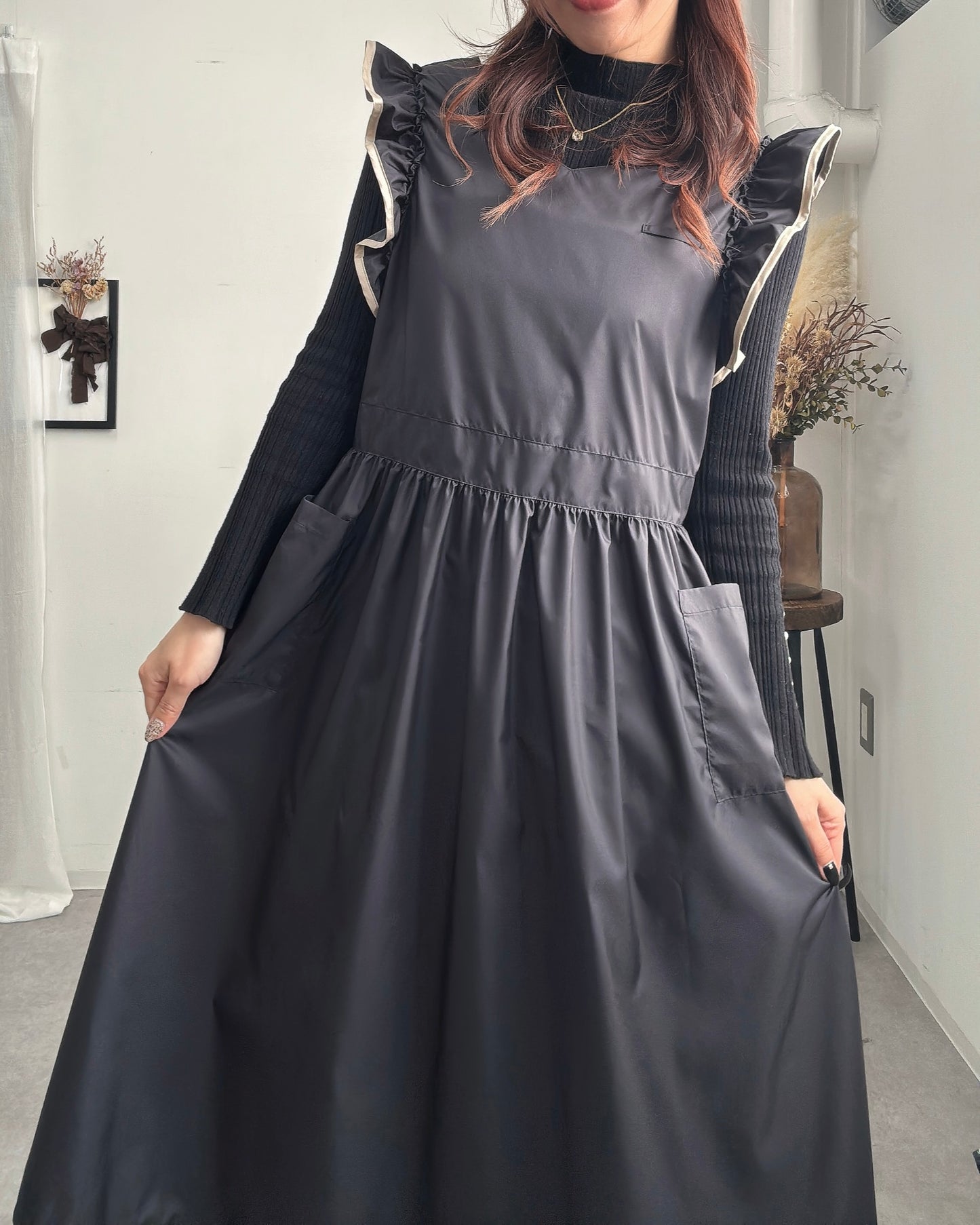 フリルエプロンドレス black