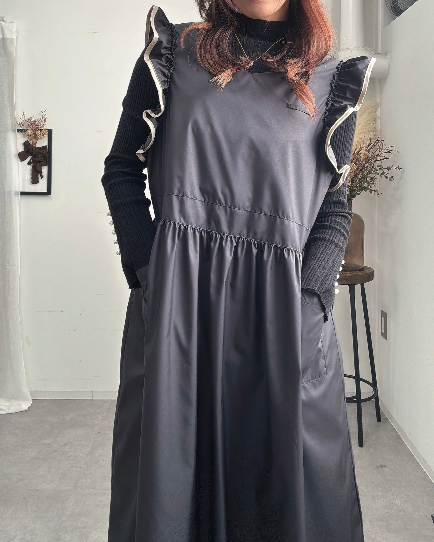 フリルエプロンドレス black