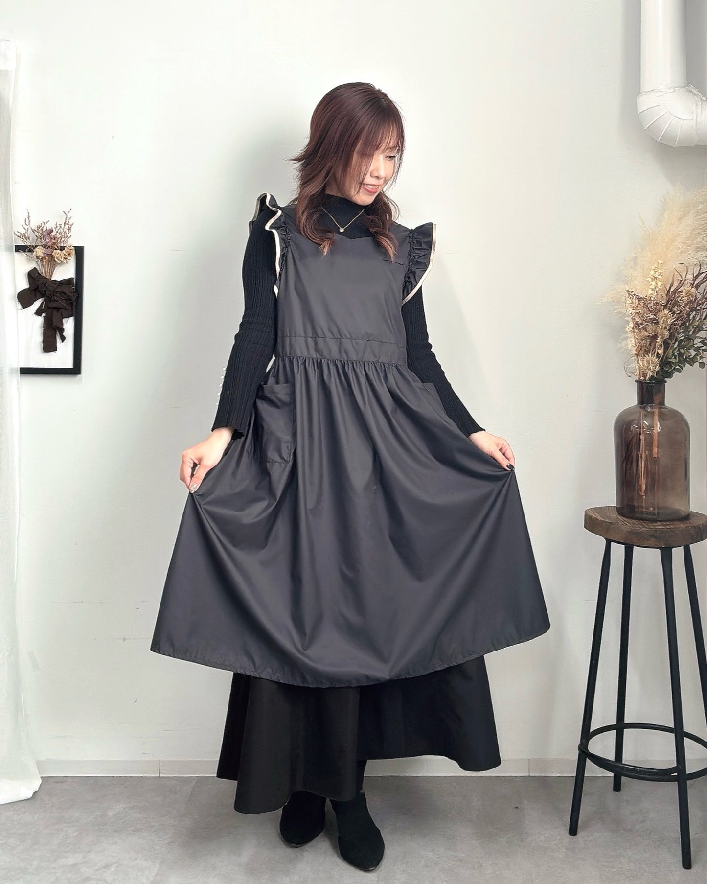 フリルエプロンドレス black