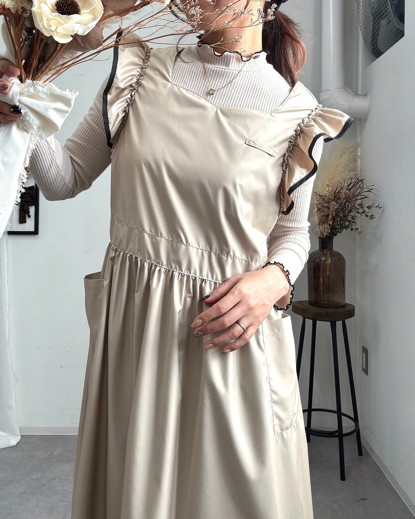 フリルエプロンドレス beige