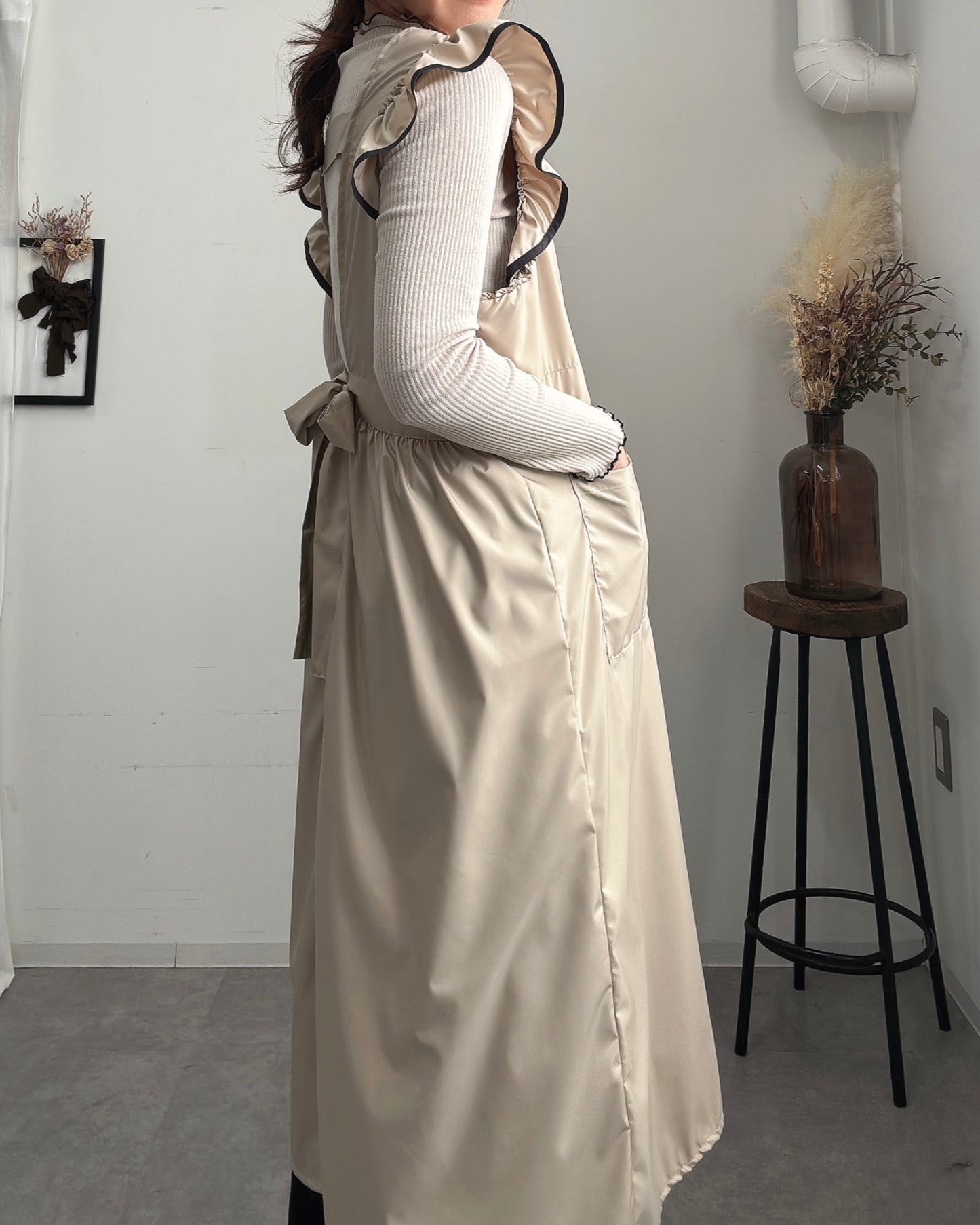 フリルエプロンドレス beige