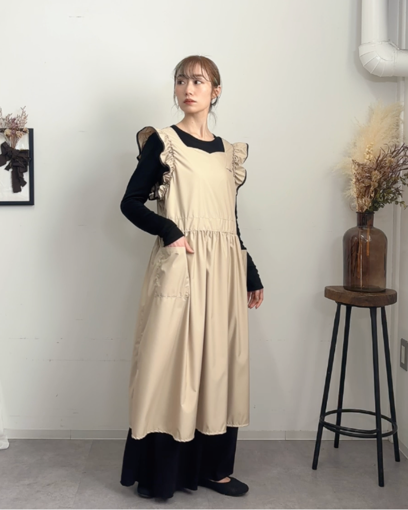 フリルエプロンドレス beige
